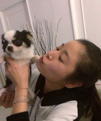 76年的林心如也接近不惑之年，但其素颜照完全年轻了20岁！ 