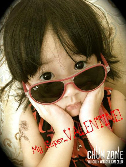 吴尊爱女正面萌照吴尊与女儿甜蜜亲吻