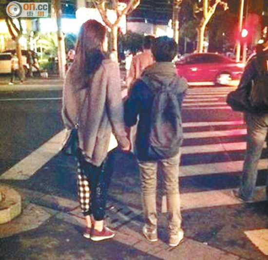 何韵诗与邓九云经常被拍到甜蜜拍拖。