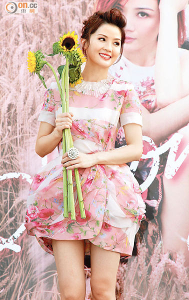 一直视阿sa为终身伴侣的他,闻旧爱angelababy获男友黄晓明送230万名车