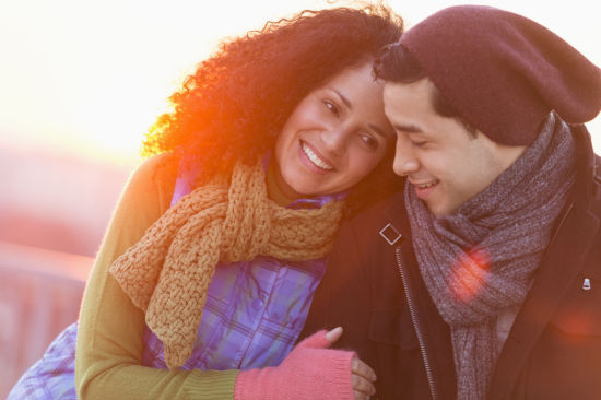 临别深深亲一口(图片来源：华盖)