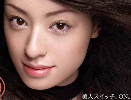 栗山千明伊东美咲,筱原凉子,蛯原友里及栗山千明为shiseido