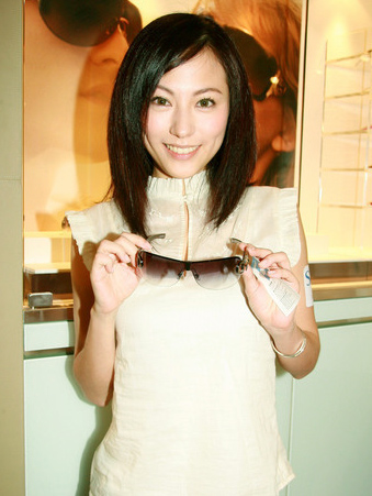 组图:白雪公主刘心悠 素面裸肌最性感(11)