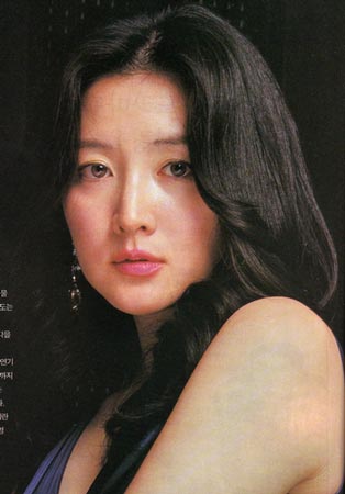 氧气美女李英爱发型秀:中分华美卷发(图片来源:国际在线)被称为氧气