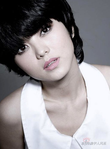 这次精选了她的长短发的不同造型,原来,李湘也可以时而妖娆性感
