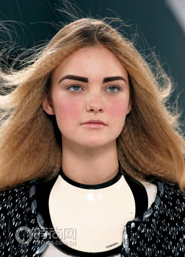 组图:大牌t台最爱 百变狂野麦穗头(4)