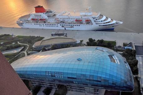 上海港国际客运中心“一滴水”国际邮轮码头