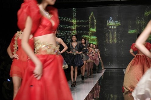 莎莲妮内衣走秀