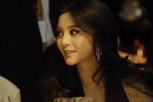 组图:2007芭莎明星慈善夜星光熠熠-范冰冰