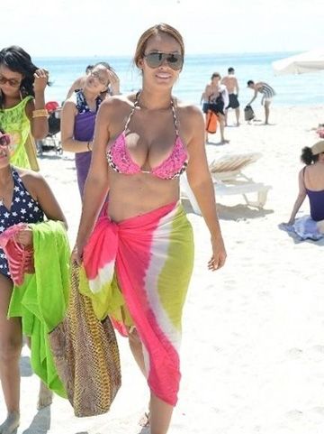 克劳迪娅 枚红色比基尼套装