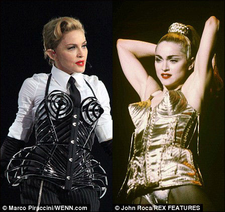 罗德斯身穿“尖胸”衣