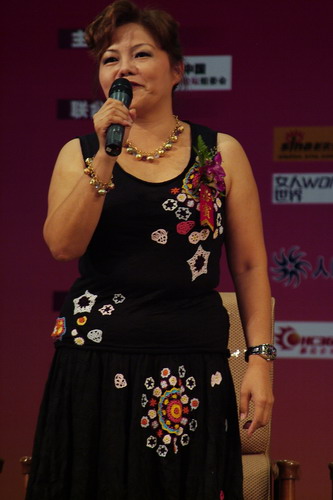 第四届学习型中国女性成功论坛 正文  刘新玲:杨总说的非常好,所有人