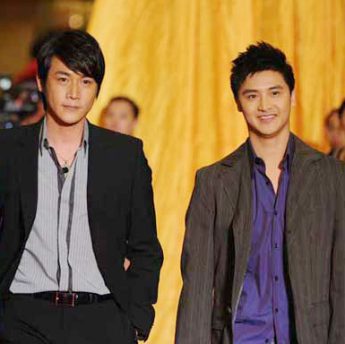 组图:明星名流踏红毯入主会场-陆毅与田亮