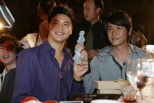 组图:优品名流慈善夜拍卖现场-田亮陆毅获爱心小熊