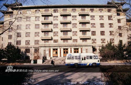 北京80年代的酒店,外立面都有一定模式可循。