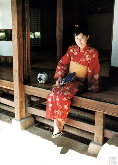 组图日本美女明星性感和服秀2