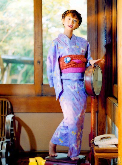 组图日本美女明星性感和服秀13