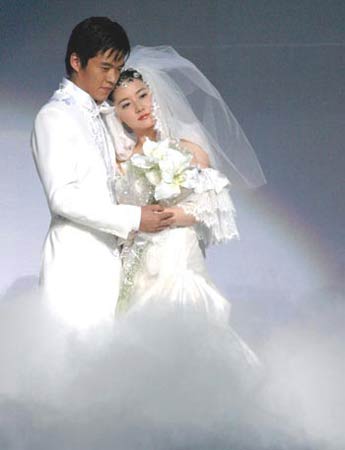 女生唯美婚纱照_唯美婚纱照女生单人(2)