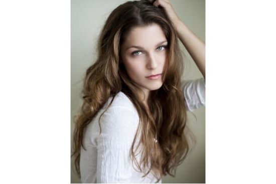 夏洛特-霍尔摩斯当选“英国小姐”