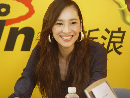 组图:2007粉红丝带女明星做客新浪聊天(3)
