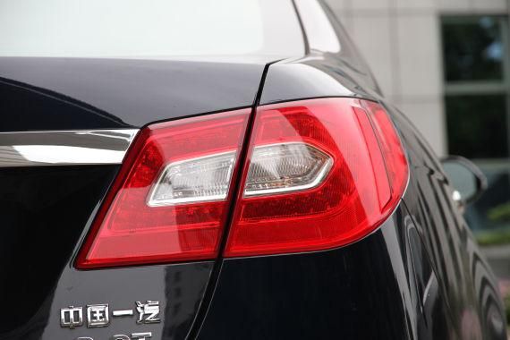 红旗H7的尾灯尺寸显得稍有些小