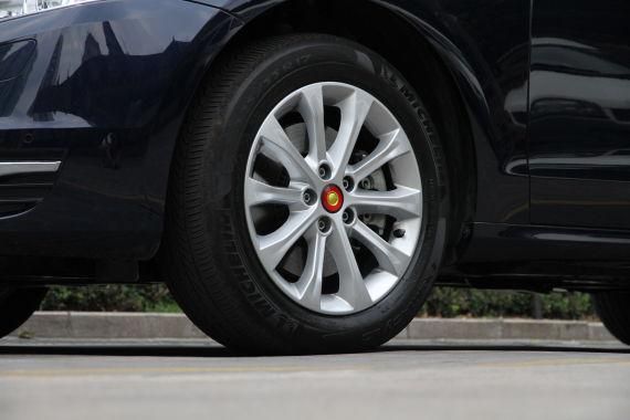 17寸的10幅式轮毂造型典雅大方