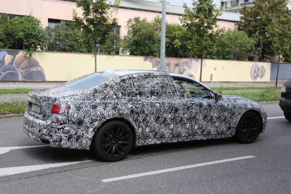 新一代宝马7系谍照