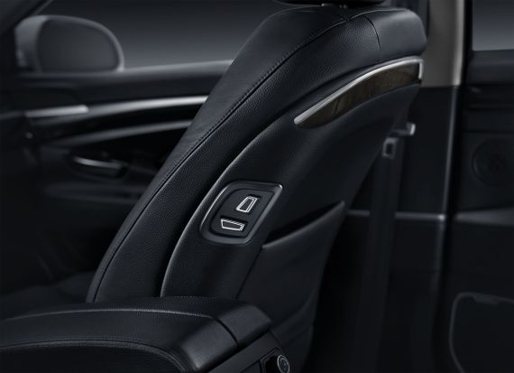 吉利GC9高清内饰曝光 配置丰富实用