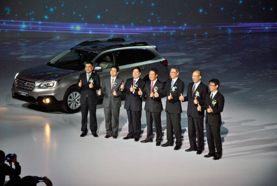 斯巴鲁高层合影