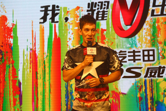 主持人mike隋，普通话很好也很能说