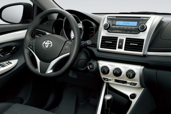 威驰星光版内饰增加了黑白配色