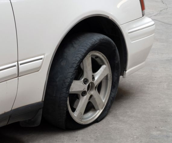 胎压不足是爆胎的主要原因