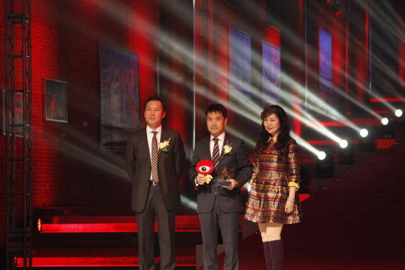 保时捷中国北区总监 郭威上台领奖