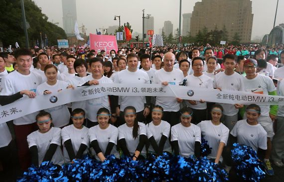 2014上海国际马拉松BMW方阵