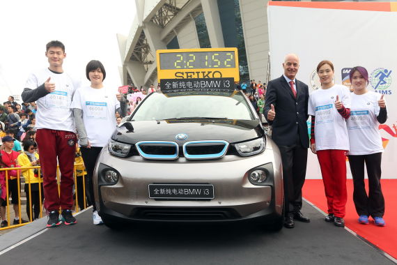  安格先生与奥运冠军吴敏霞、叶诗文、陈若琳及亚洲冠军张培萌