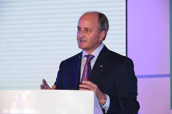 美国汽车经销商协会轮值会长 麦康奈尔先生