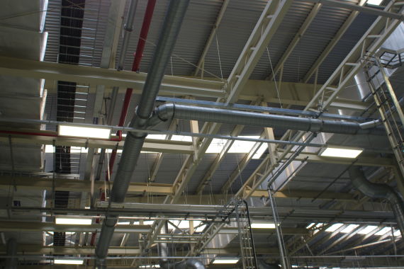 厂区内照明采用自然光与LED灯结合