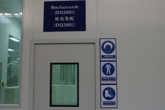 进入无尘车间需穿防尘工作服