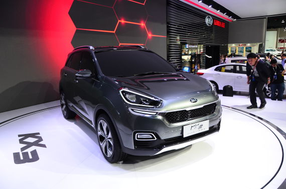 东风悦达起亚KX3小型SUV概念车亮相广州车展