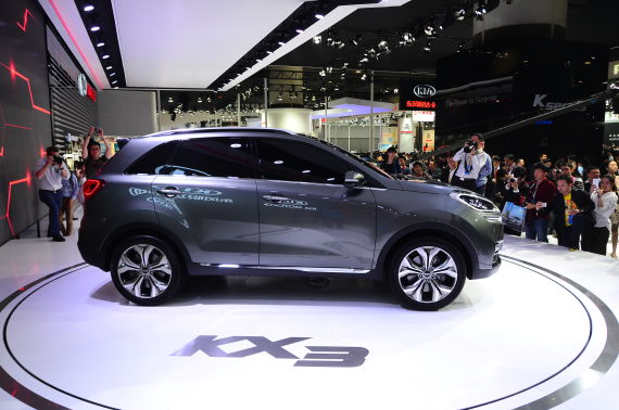 东风悦达起亚KX3小型SUV概念车亮相广州车展