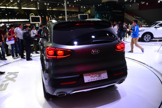 东风悦达起亚KX3小型SUV概念车亮相广州车展