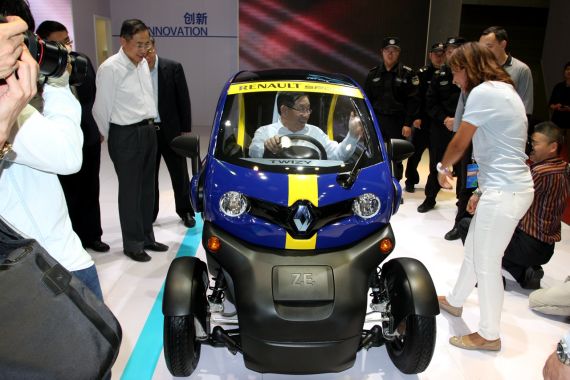 万钢试乘雷诺Twizy