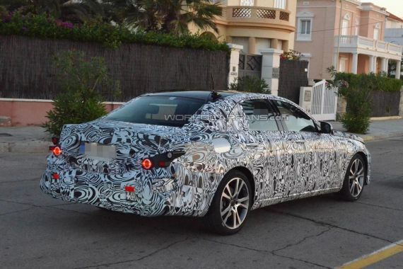 全新奔驰E级最新谍照曝光 2016年上市