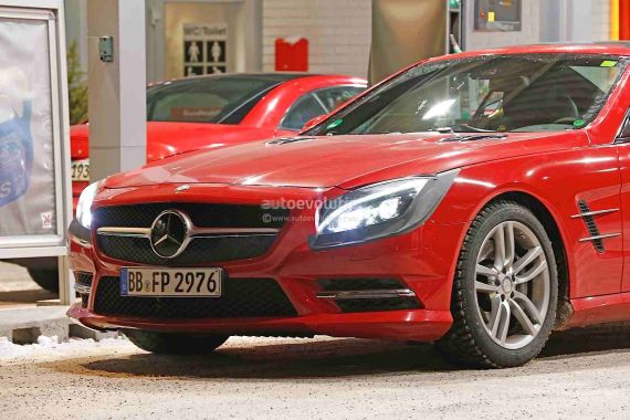 <div class="img_wrapper"><img alt="奔驰SL中期改款版谍照曝光 2015年首发" src="http://www.sinaimg.cn/qc/2014/1210/U6652P33DT20141210093003.jpg" title="奔驰SL中期改款版谍照曝光 2015年首发" /><span class="img_descr">奔驰SL中期改款版谍照曝光 2015年首发</span></div>