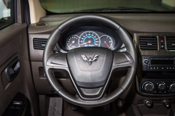 五菱宏光V内饰图片曝光 延用家族化风格