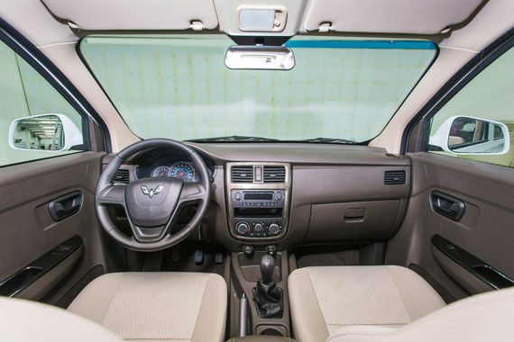 五菱宏光V内饰图片曝光 延用家族化风格