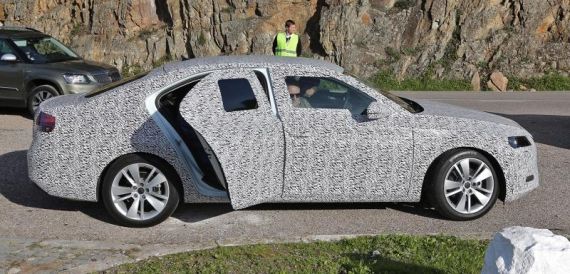 全新斯柯达速派预告图发布 日内瓦首发