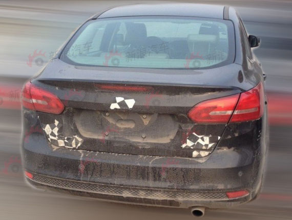 中配三厢改款福克斯