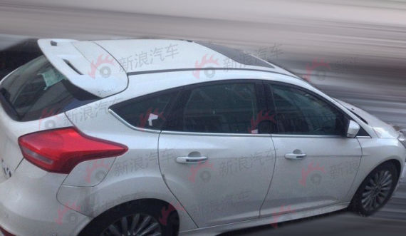 改款福克斯两厢运动版