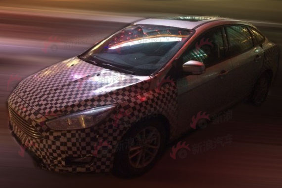 改款福克斯低配三厢版